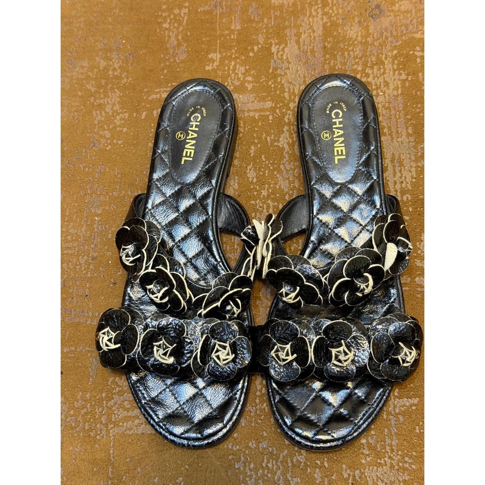 Chanel Camellia Black Leather Quilted Slide Sandals G33449 Size 39C